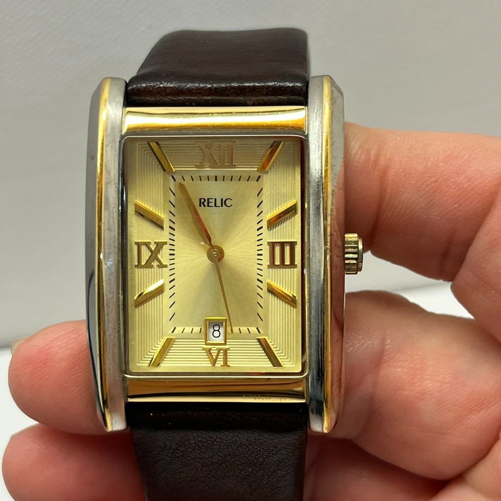 Vintage Relic Brand Two Tone Men's Watch Date window at 6 leather band EUC